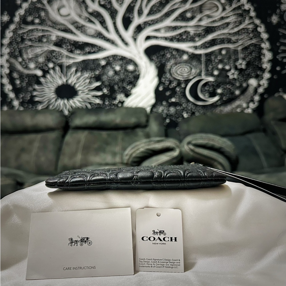 Coach Embossed Black Wristlet new without tags - Picture 14 of 17